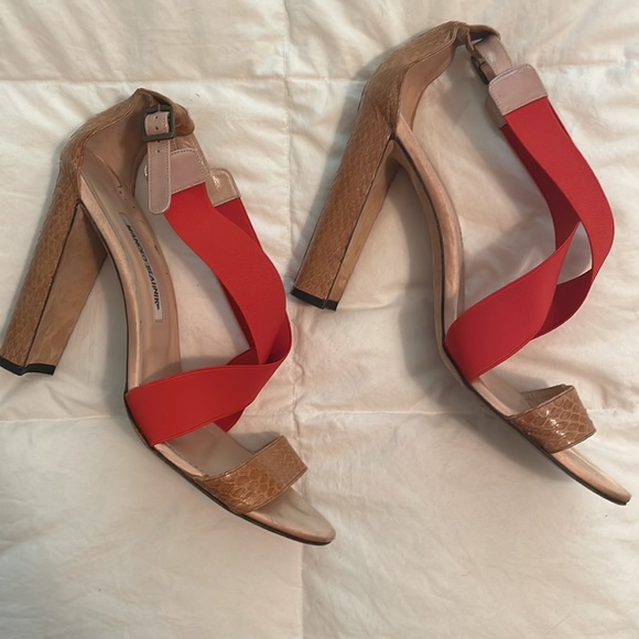 Gorgeous Manolo Blahnik heels - Picture 3 of 10